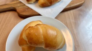 初心者でもふわふわ!家庭で簡単ロールパンのレシピと作り方